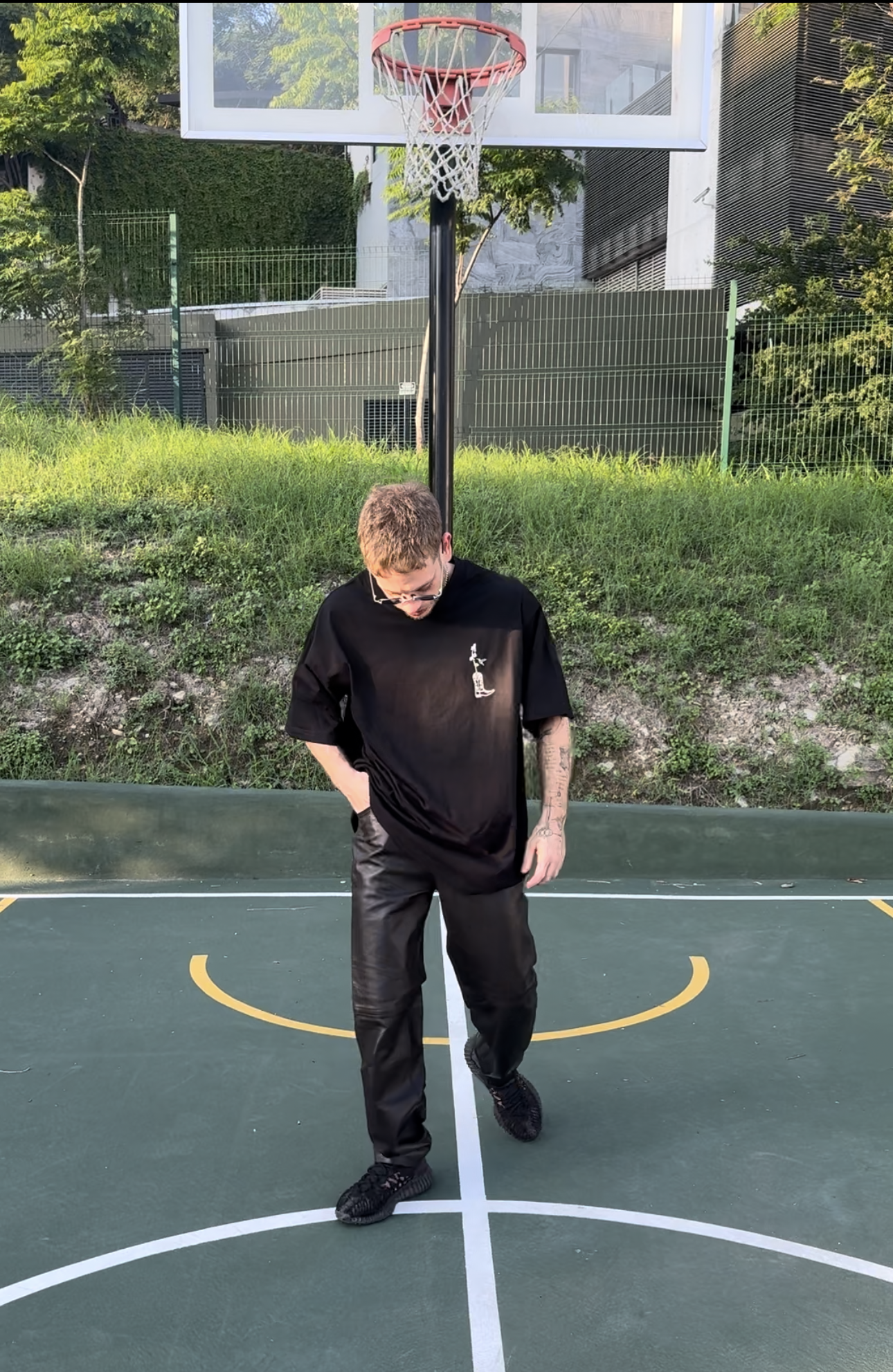 Arty oversized t-shirt in black.