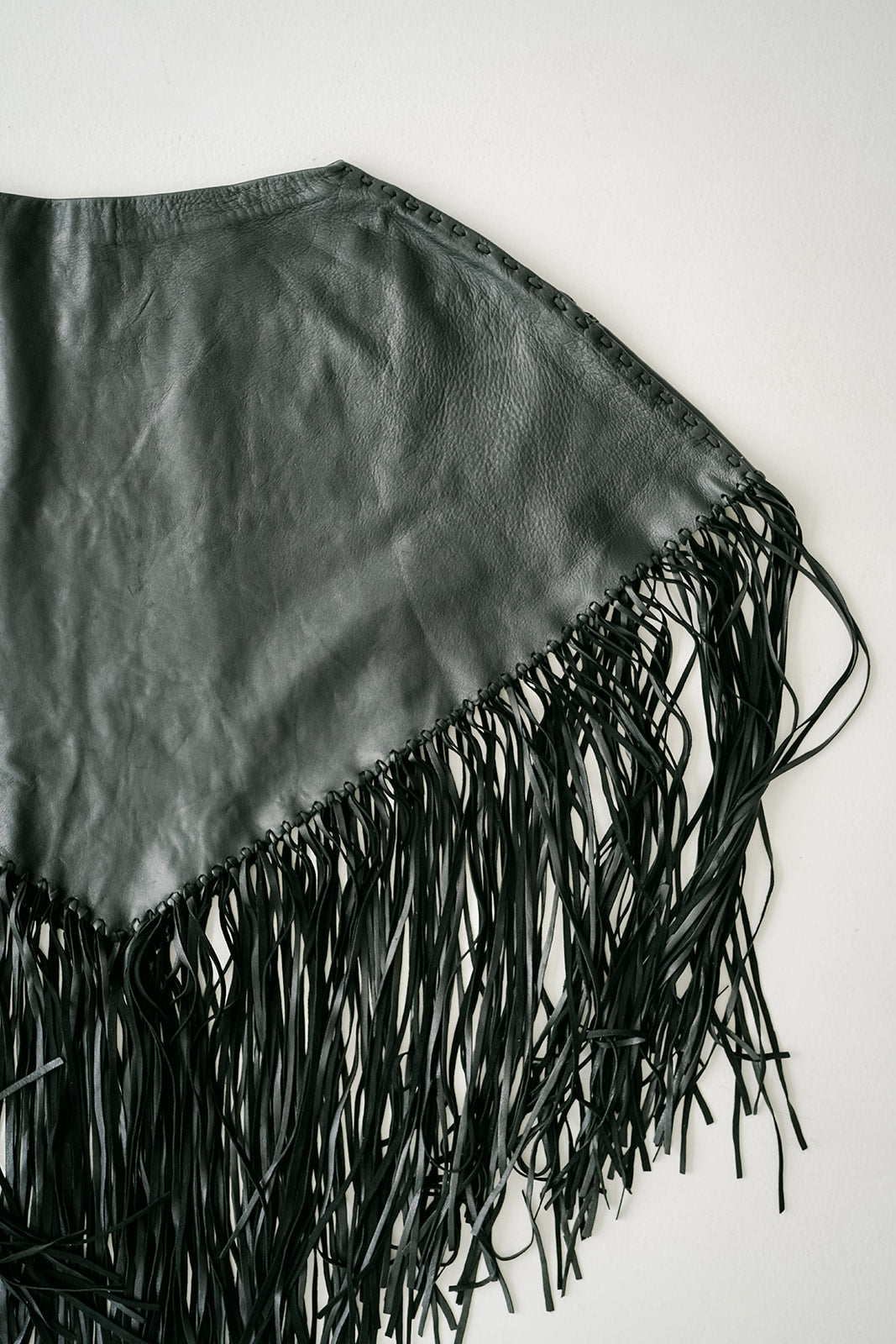 Shoemaker poncho in black