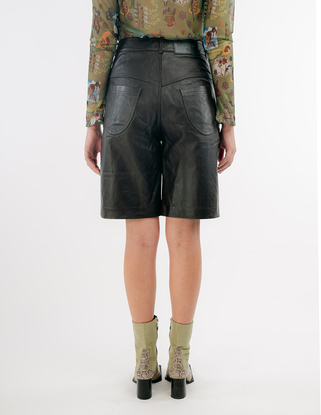 Jean jorts in dark brown